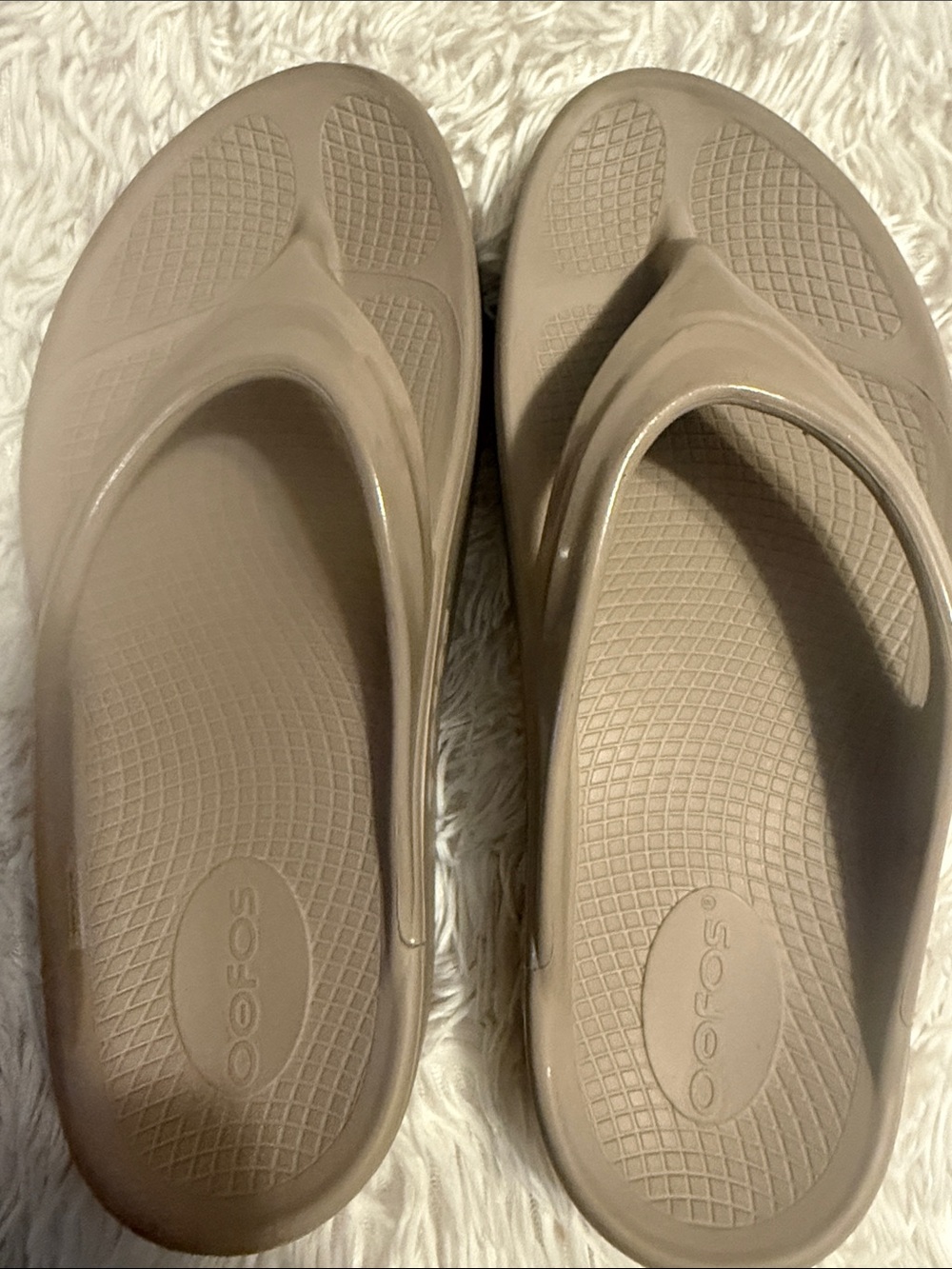 OOFOS Women's Recovery Flip Sandals in Taupe